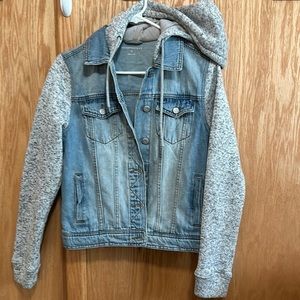 Aeropostale hooded Denim jacket. Junior Size Small

[80H]